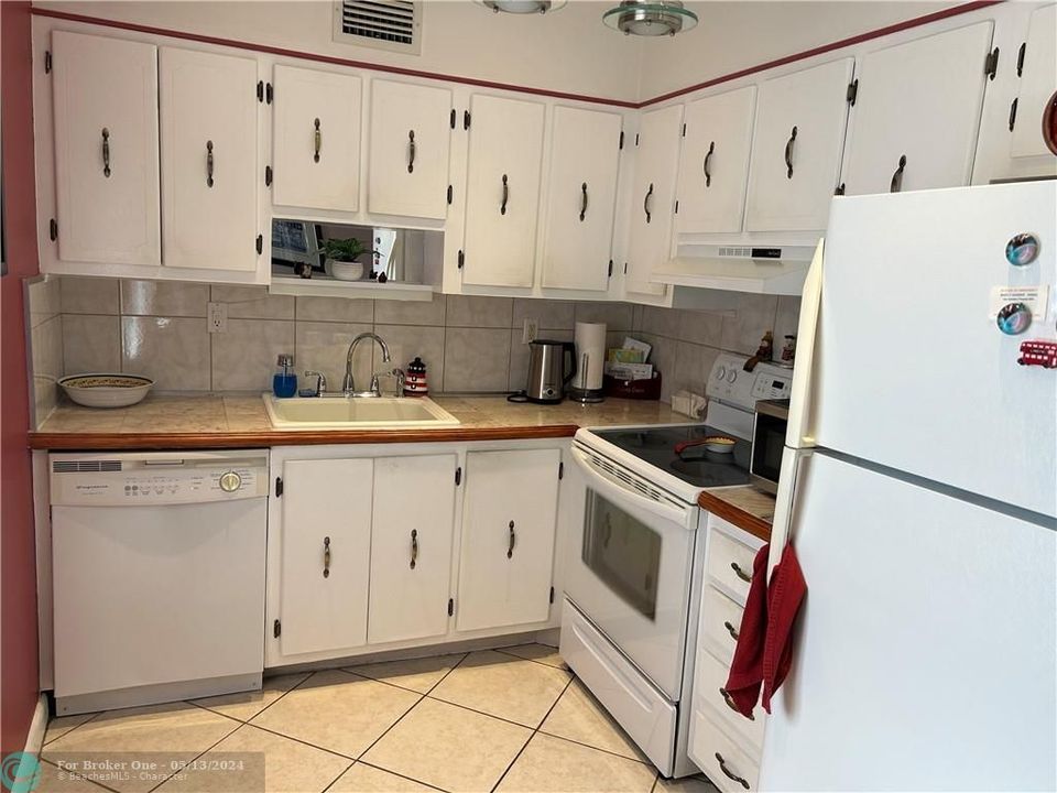 Recently Sold: $140,000 (2 beds, 2 baths, 907 Square Feet)