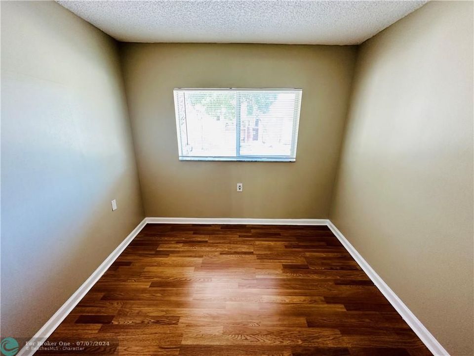 Recently Sold: $186,000 (2 beds, 1 baths, 708 Square Feet)