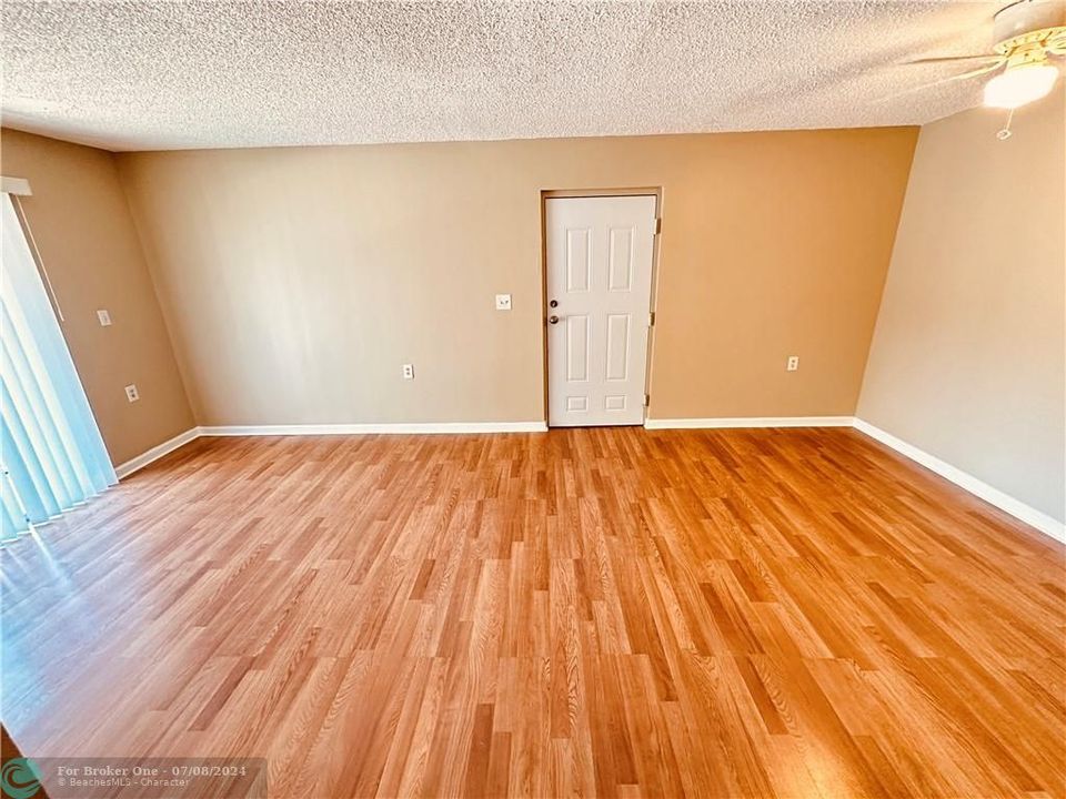 Recently Sold: $186,000 (2 beds, 1 baths, 708 Square Feet)