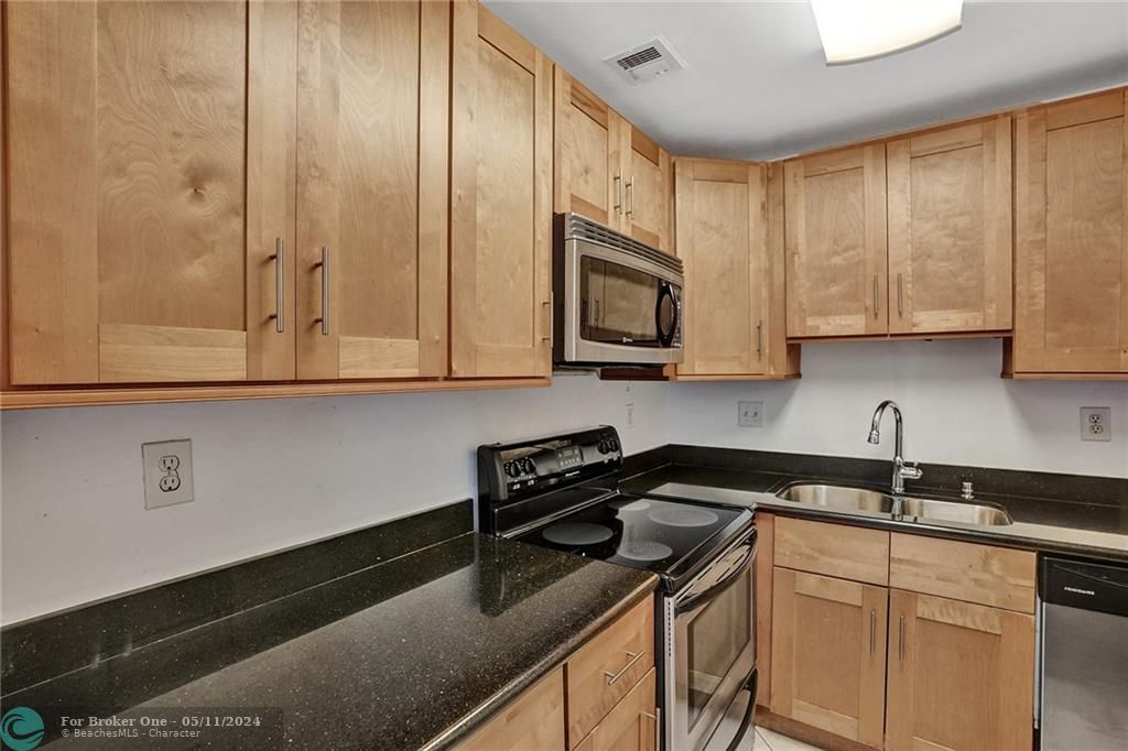 Recently Sold: $235,000 (2 beds, 1 baths, 850 Square Feet)