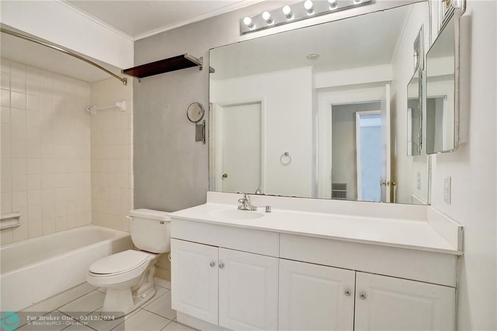 最近售出: $235,000 (2 贝兹, 1 浴室, 850 平方英尺)