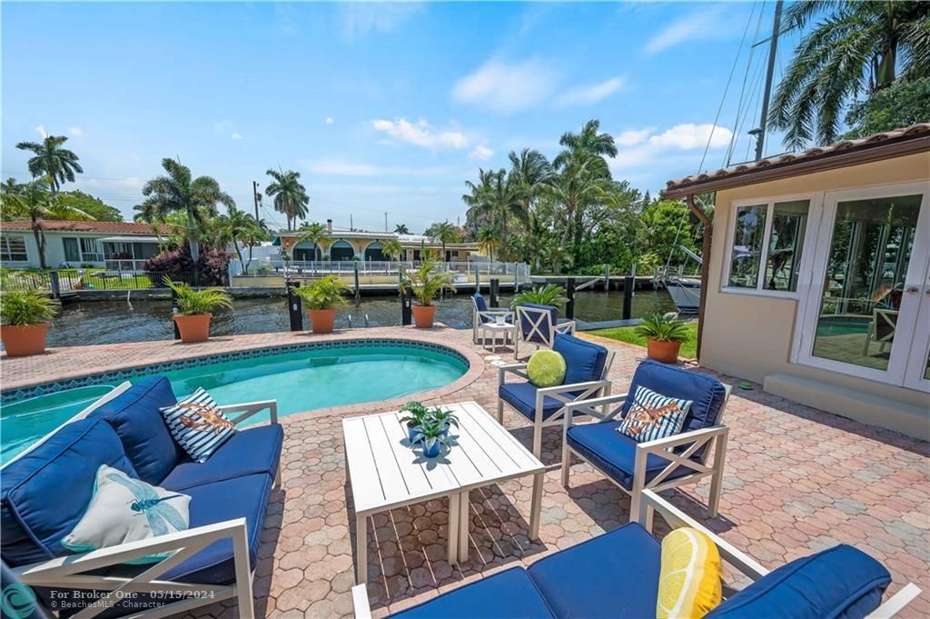 Recently Sold: $1,299,000 (2 beds, 2 baths, 1578 Square Feet)