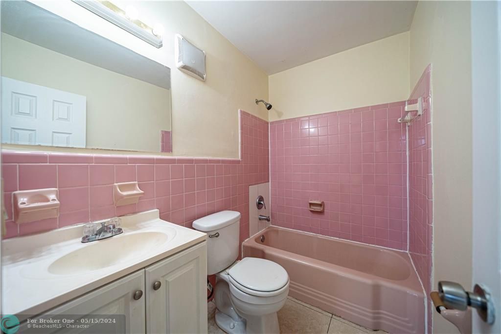 最近租的: $1,800 (2 贝兹, 1 浴室, 725 平方英尺)