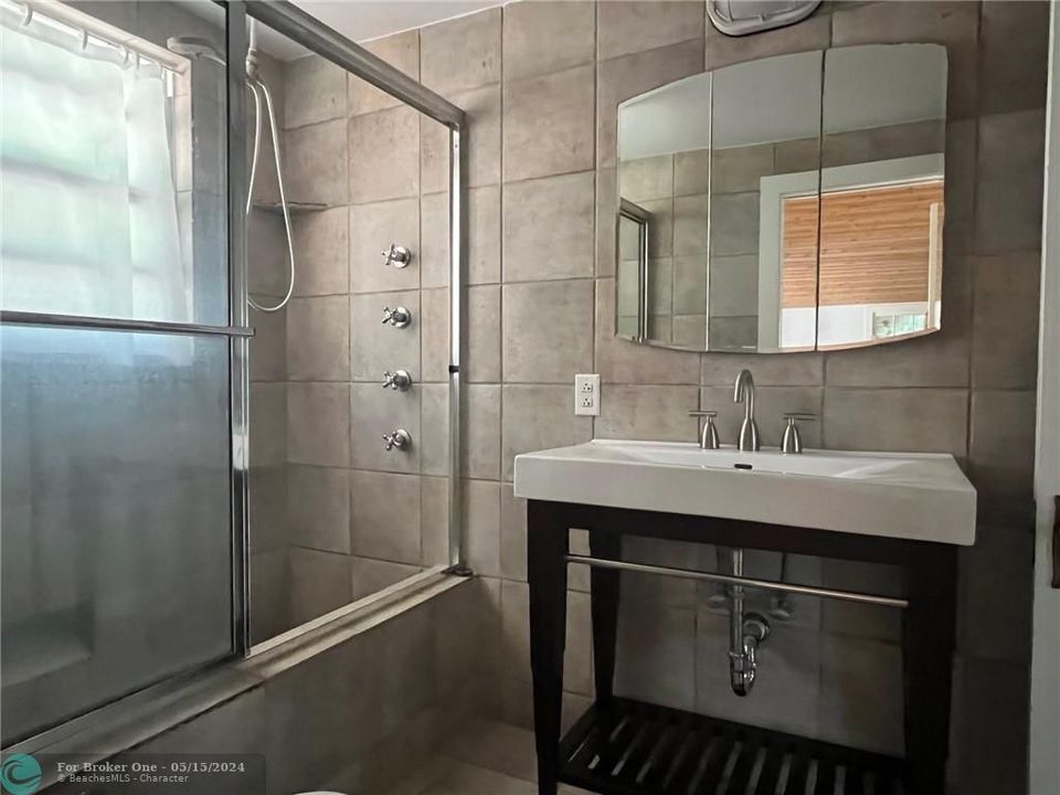 Недавно арендовано: $3,800 (2 спален, 2 ванн, 1424 Квадратных фут)