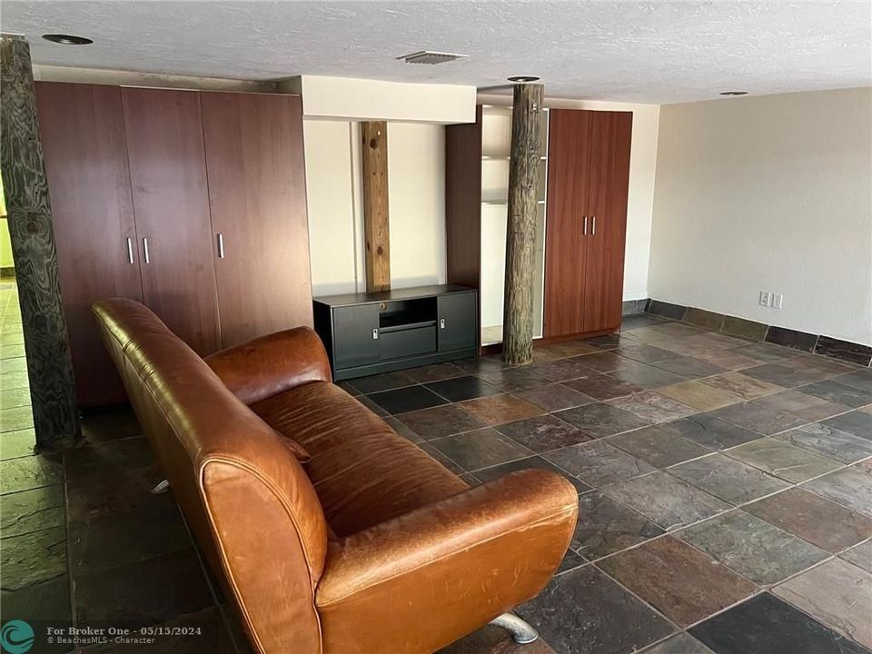 Recently Rented: $3,800 (2 beds, 2 baths, 1424 Square Feet)