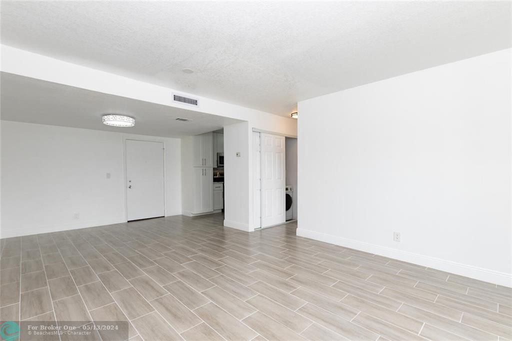 Recently Sold: $213,900 (2 beds, 2 baths, 888 Square Feet)