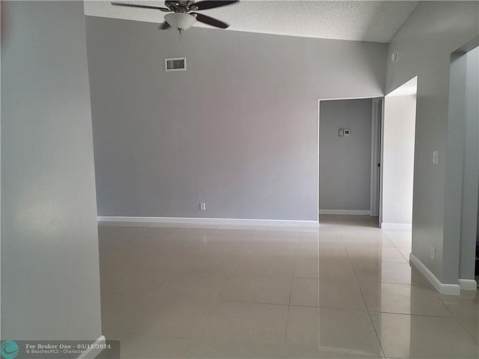 Recently Rented: $2,100 (2 beds, 2 baths, 951 Square Feet)