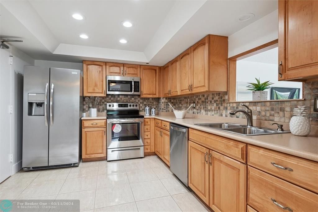 For Sale: $489,000 (2 beds, 2 baths, 1351 Square Feet)