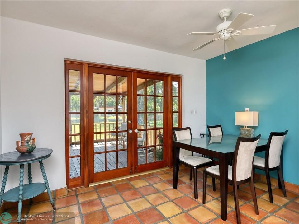 Recently Sold: $950,000 (2 beds, 2 baths, 1188 Square Feet)