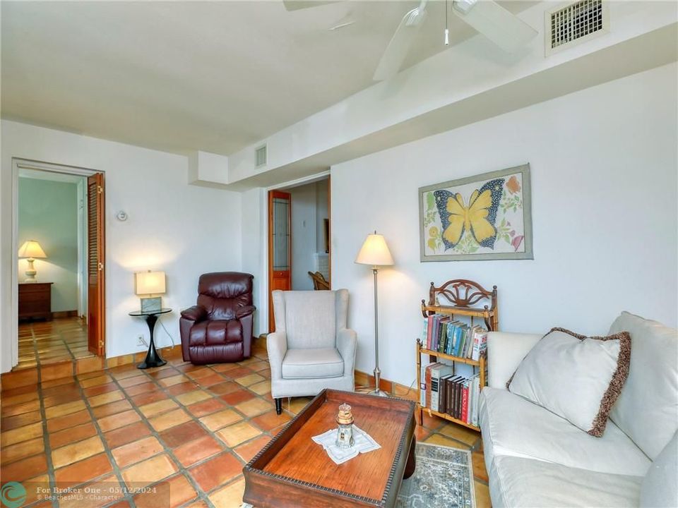 Recently Sold: $950,000 (2 beds, 2 baths, 1188 Square Feet)