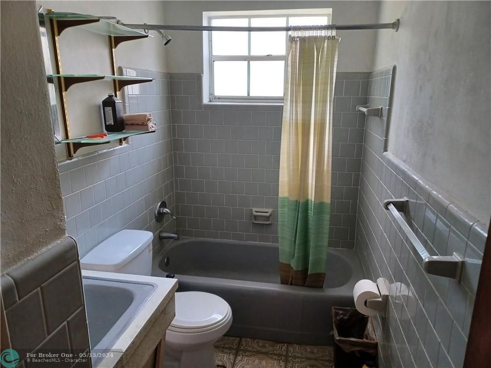 最近售出: $285,000 (3 贝兹, 2 浴室, 1080 平方英尺)