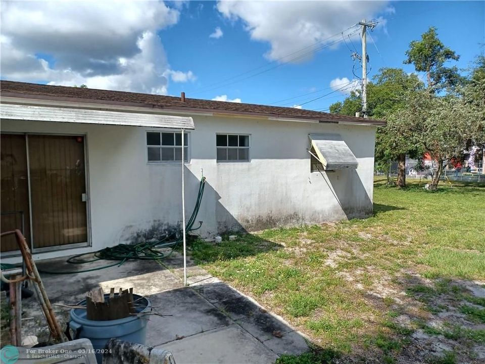 Recently Sold: $285,000 (3 beds, 2 baths, 1080 Square Feet)