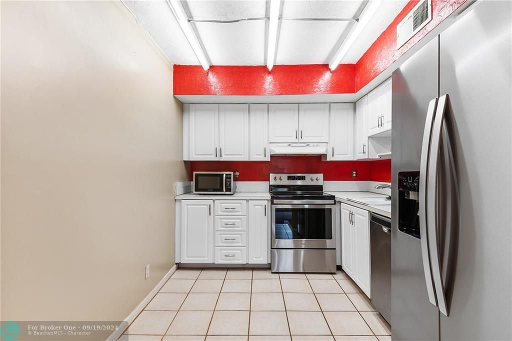 Active With Contract: $100,000 (1 beds, 1 baths, 738 Square Feet)