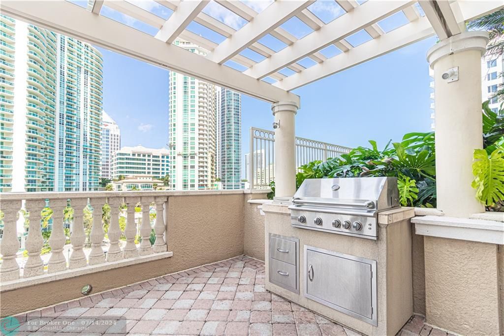 Recently Sold: $439,000 (1 beds, 1 baths, 908 Square Feet)