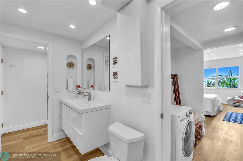 Recently Sold: $549,900 (1 beds, 1 baths, 732 Square Feet)