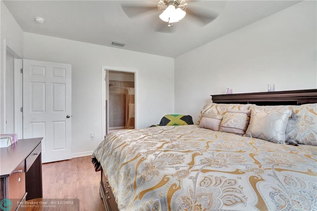 For Rent: $2,800 (4 beds, 2 baths, 1828 Square Feet)