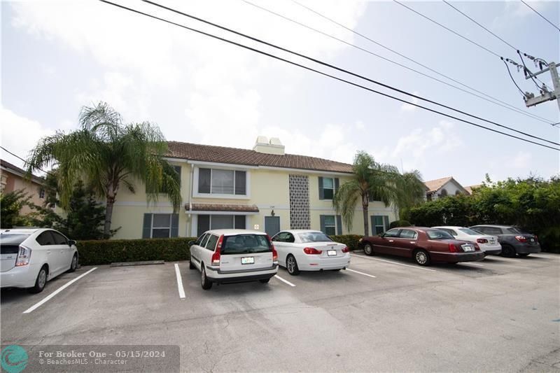 Recently Sold: $329,000 (2 beds, 2 baths, 842 Square Feet)