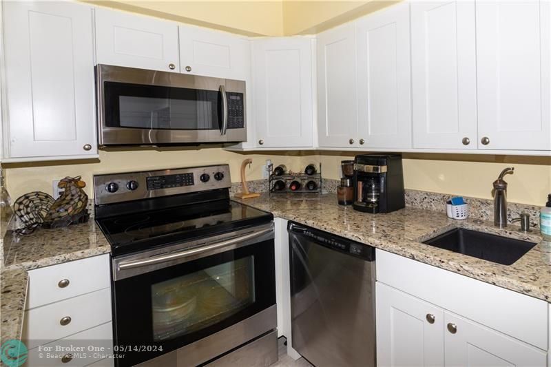 Recently Sold: $329,000 (2 beds, 2 baths, 842 Square Feet)