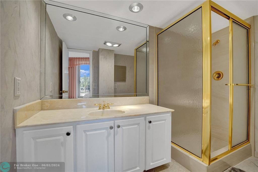 最近售出: $455,000 (2 贝兹, 2 浴室, 1450 平方英尺)