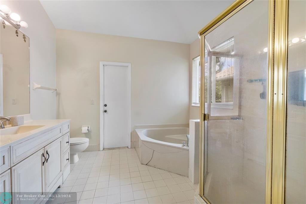 最近售出: $737,000 (4 贝兹, 2 浴室, 2429 平方英尺)