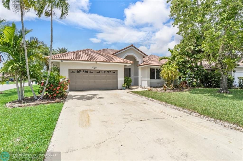 Recently Sold: $737,000 (4 beds, 2 baths, 2429 Square Feet)