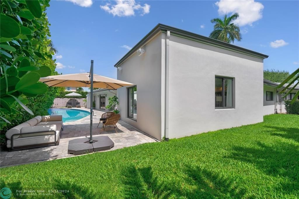 Recently Sold: $2,950,000 (3 beds, 3 baths, 3615 Square Feet)