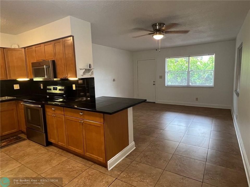 Recently Sold: $2,000 (2 beds, 1 baths, 800 Square Feet)