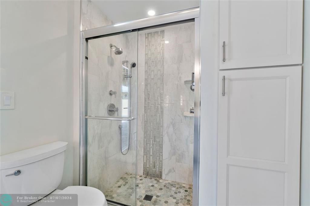 最近售出: $715,000 (4 贝兹, 2 浴室, 2465 平方英尺)