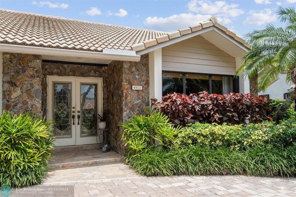Recently Sold: $787,777 (4 beds, 2 baths, 2320 Square Feet)