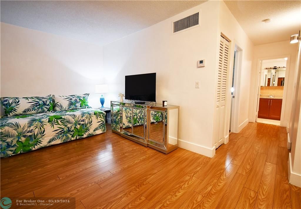 Recently Sold: $149,000 (1 beds, 1 baths, 594 Square Feet)