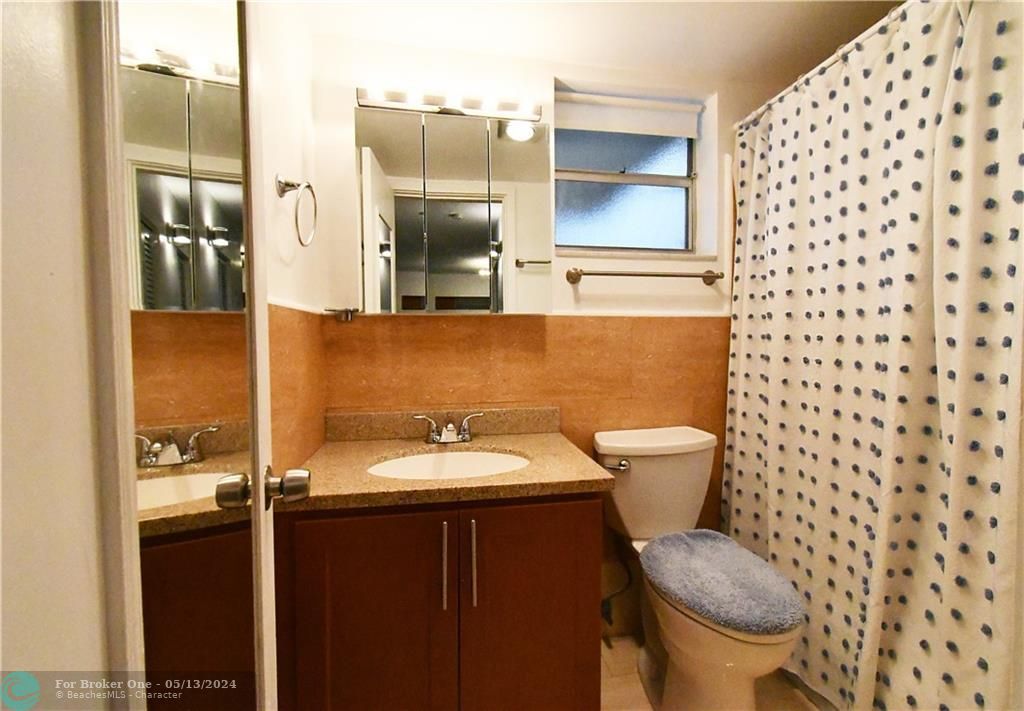 最近售出: $149,000 (1 贝兹, 1 浴室, 594 平方英尺)