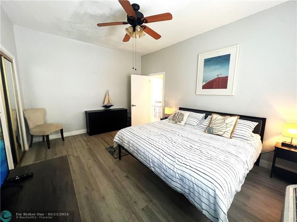 Recently Sold: $410,000 (1 beds, 1 baths, 724 Square Feet)