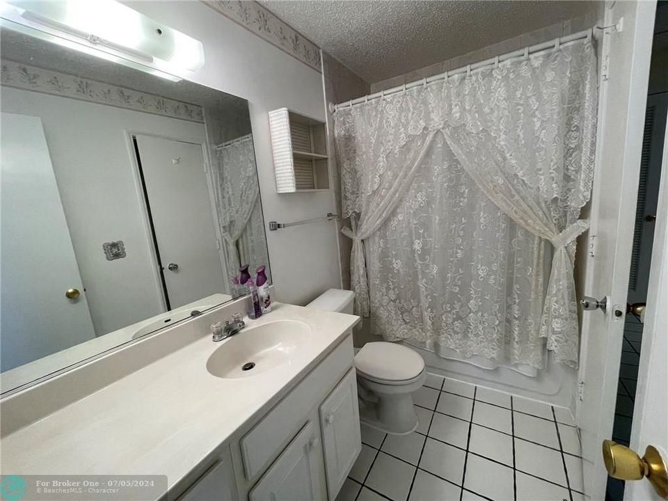 最近售出: $215,000 (2 贝兹, 1 浴室, 1065 平方英尺)