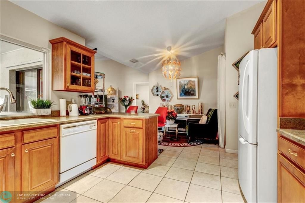 For Sale: $389,000 (3 beds, 2 baths, 1816 Square Feet)