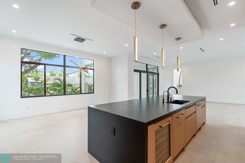 Recently Sold: $2,797,000 (4 beds, 5 baths, 3518 Square Feet)