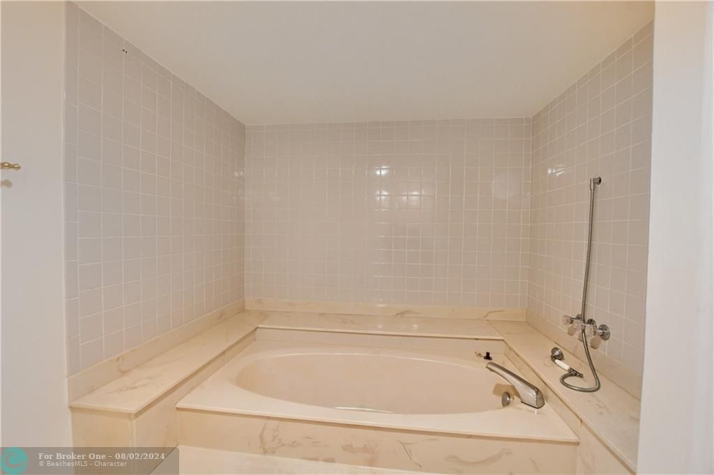 最近售出: $199,999 (2 贝兹, 2 浴室, 1515 平方英尺)