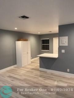 Active With Contract: $2,100 (2 beds, 1 baths, 875 Square Feet)