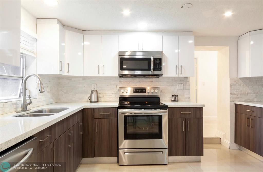 Active With Contract: $4,400 (3 beds, 2 baths, 14586 Square Feet)