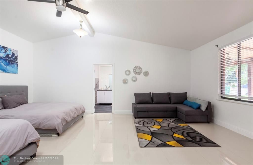 Active With Contract: $4,400 (3 beds, 2 baths, 14586 Square Feet)