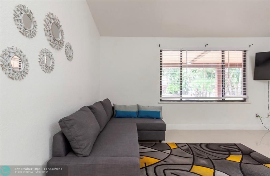 Active With Contract: $4,400 (3 beds, 2 baths, 14586 Square Feet)