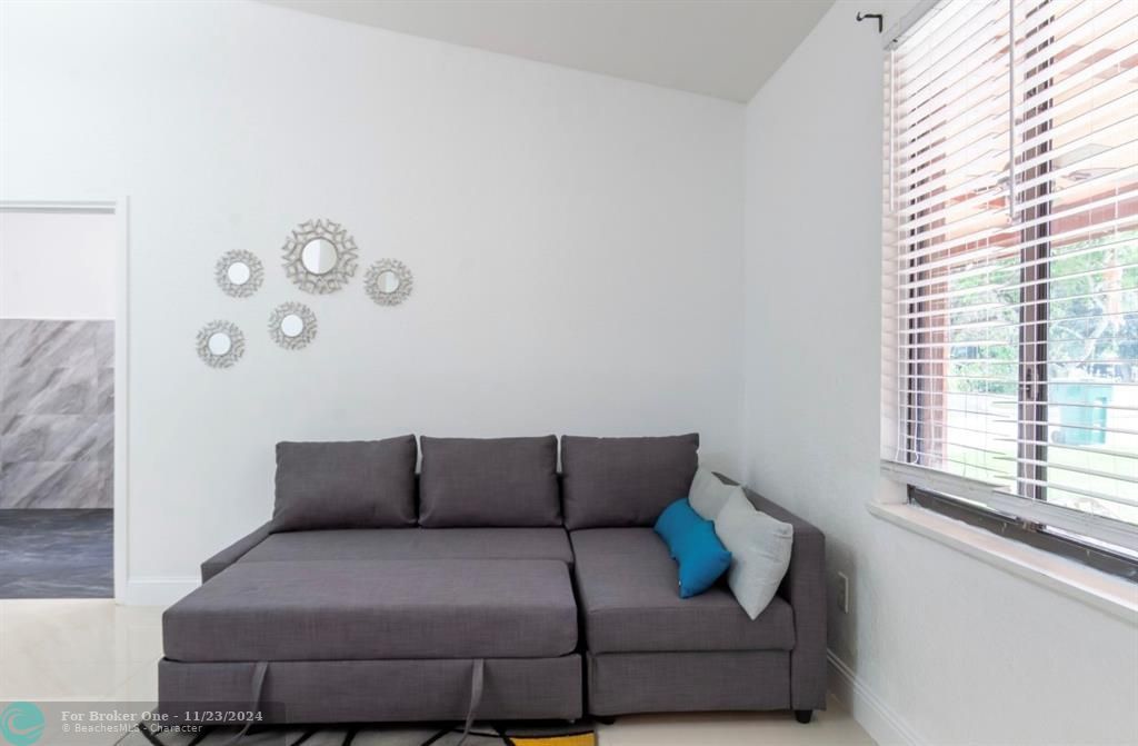 Active With Contract: $4,400 (3 beds, 2 baths, 14586 Square Feet)