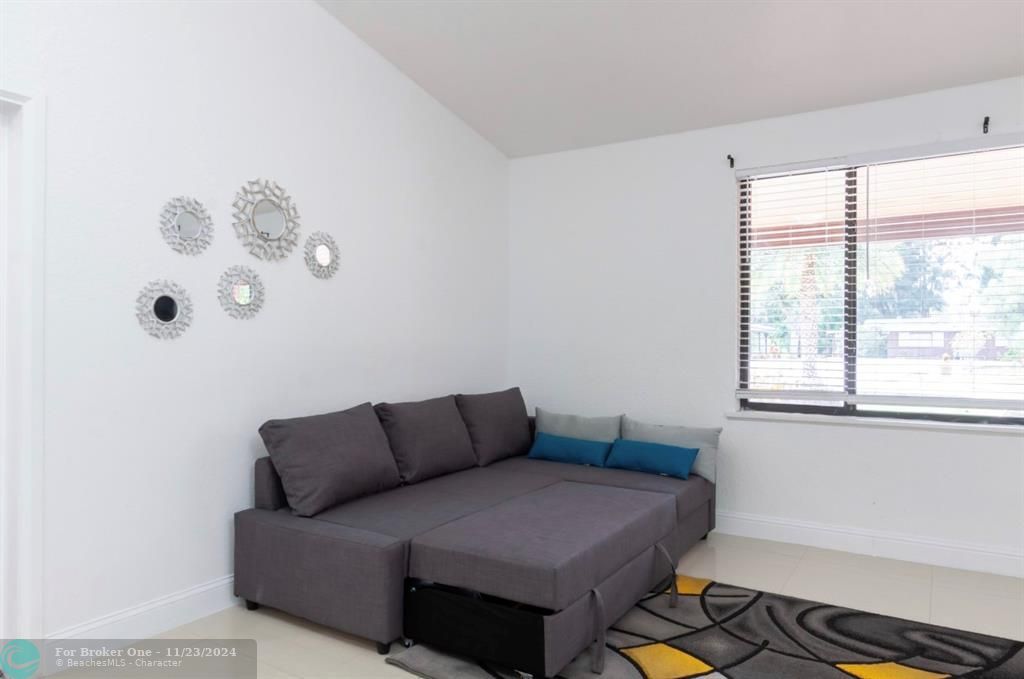 Active With Contract: $4,400 (3 beds, 2 baths, 14586 Square Feet)