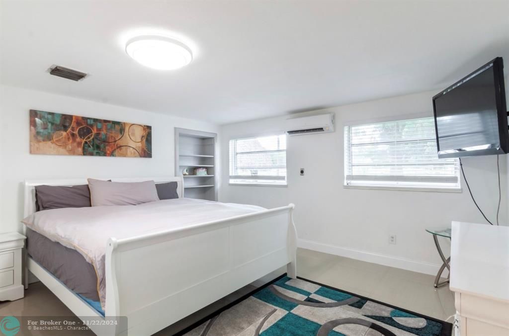 Active With Contract: $4,400 (3 beds, 2 baths, 14586 Square Feet)