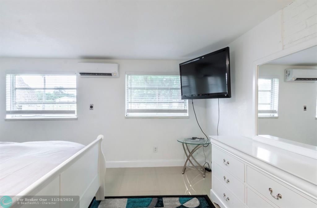 Active With Contract: $4,400 (3 beds, 2 baths, 14586 Square Feet)