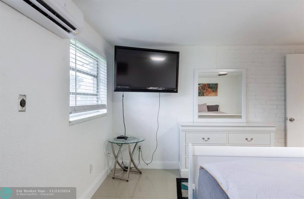 Active With Contract: $4,400 (3 beds, 2 baths, 14586 Square Feet)