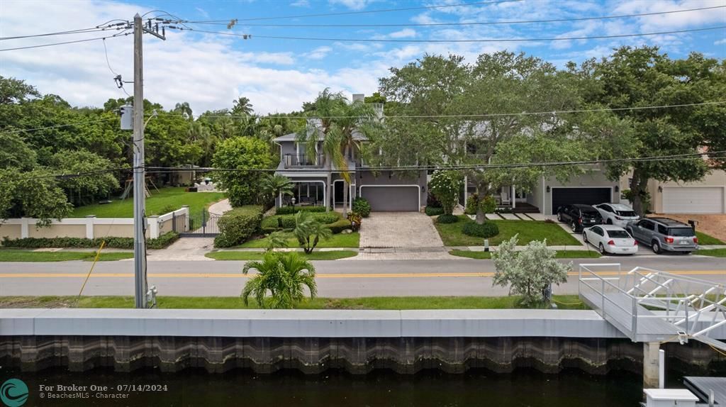 Recently Sold: $2,595,000 (4 beds, 4 baths, 3958 Square Feet)