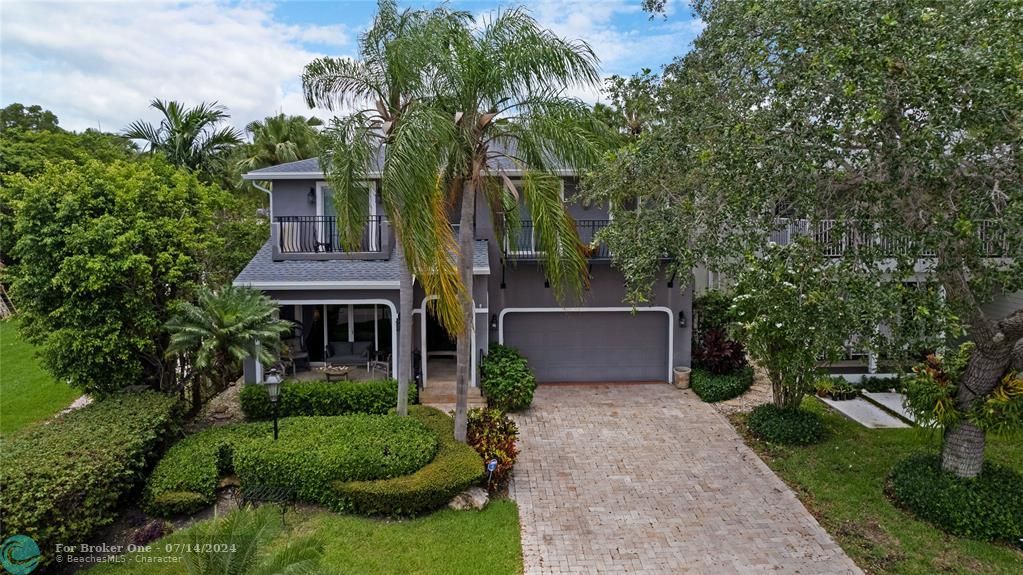 Recently Sold: $2,595,000 (4 beds, 4 baths, 3958 Square Feet)
