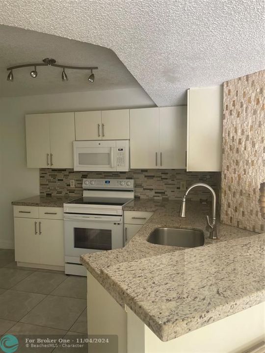 Active With Contract: $2,500 (3 beds, 2 baths, 1166 Square Feet)