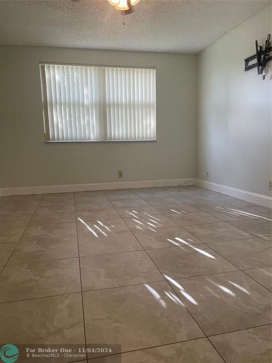 Active With Contract: $2,500 (3 beds, 2 baths, 1166 Square Feet)