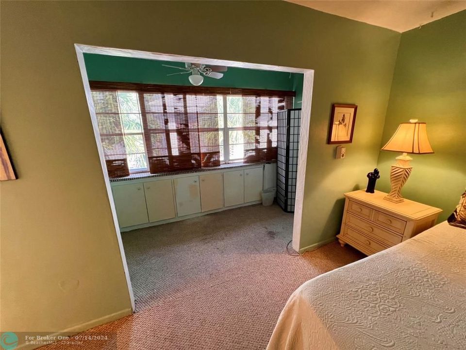 For Sale: $109,000 (1 beds, 1 baths, 700 Square Feet)